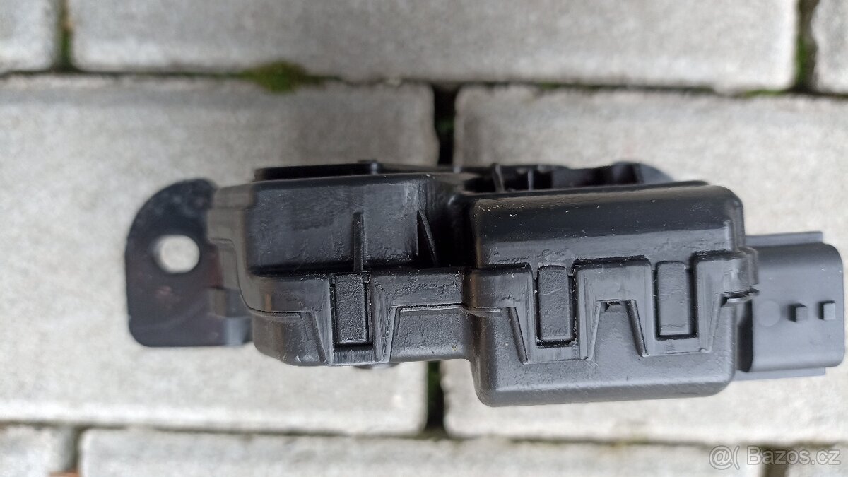 Zámek dveří zav.prostoru Renault Megane III - 4