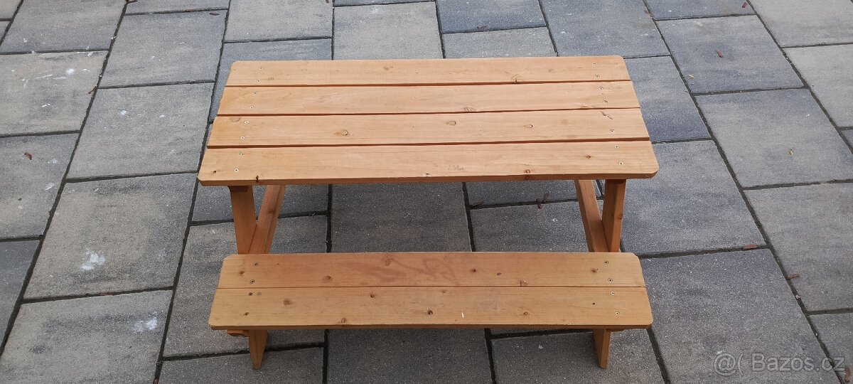 Dětský stoleček z lavičkami - 4