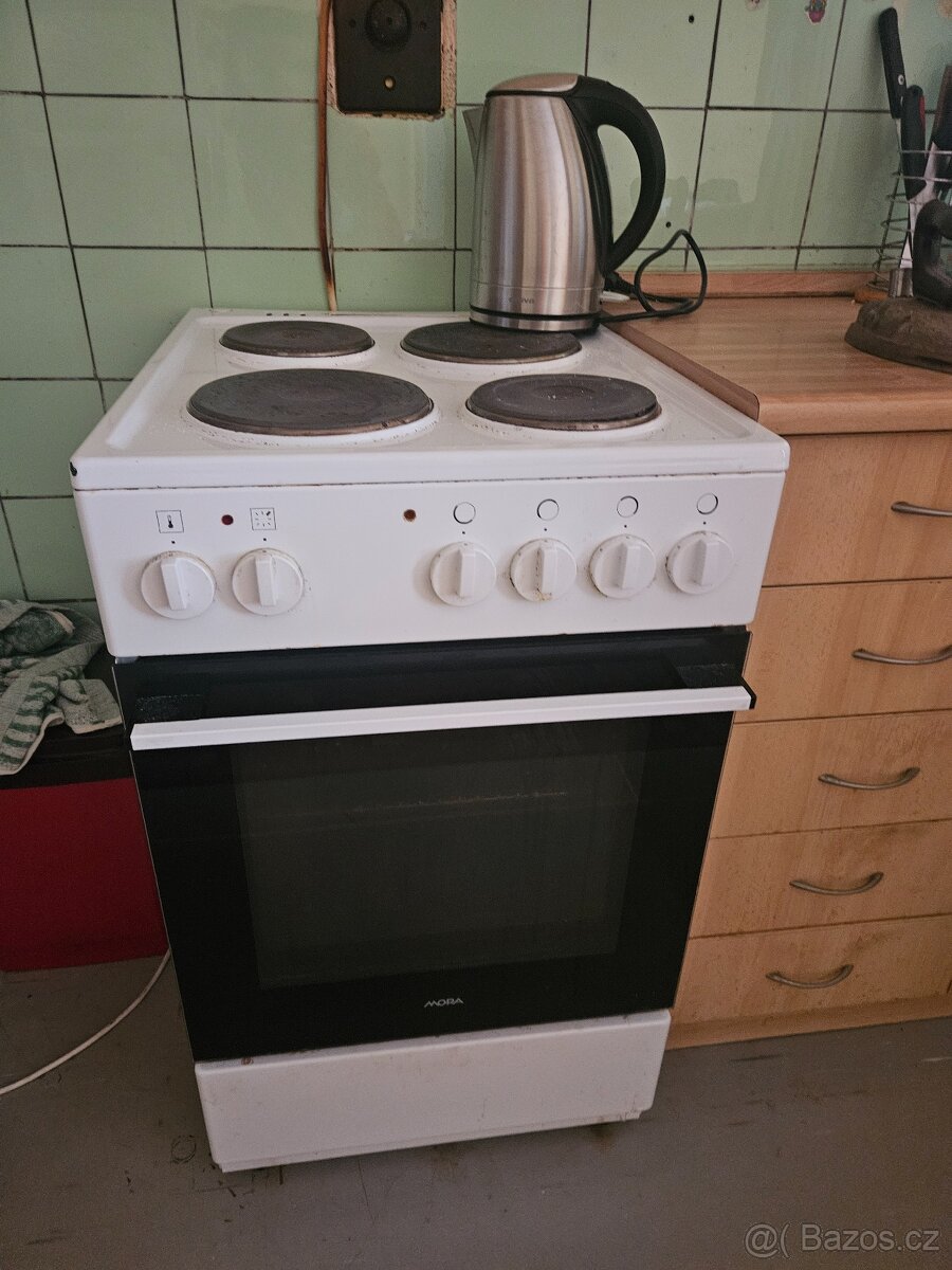 Ložnice, sporák, šicí stroj - 4