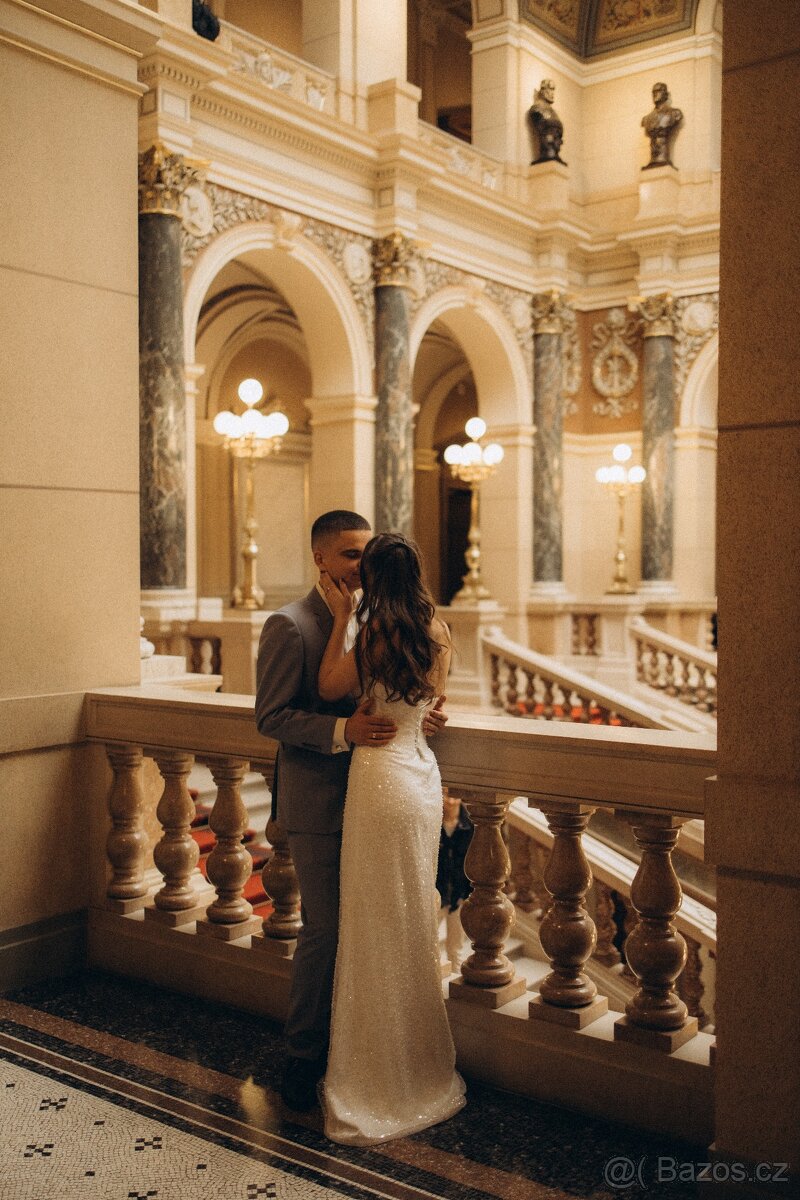 Svatební šaty, elegantní, třpytivé, s výstřihem do V, střih - 4