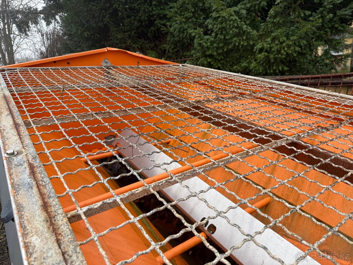 Komunální sypač BUCHER - 4