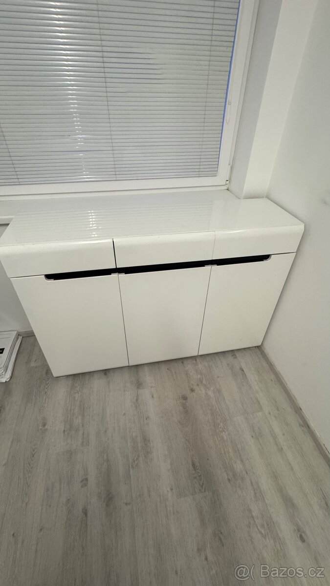 Manželská postel+2x stolek+komoda - 4