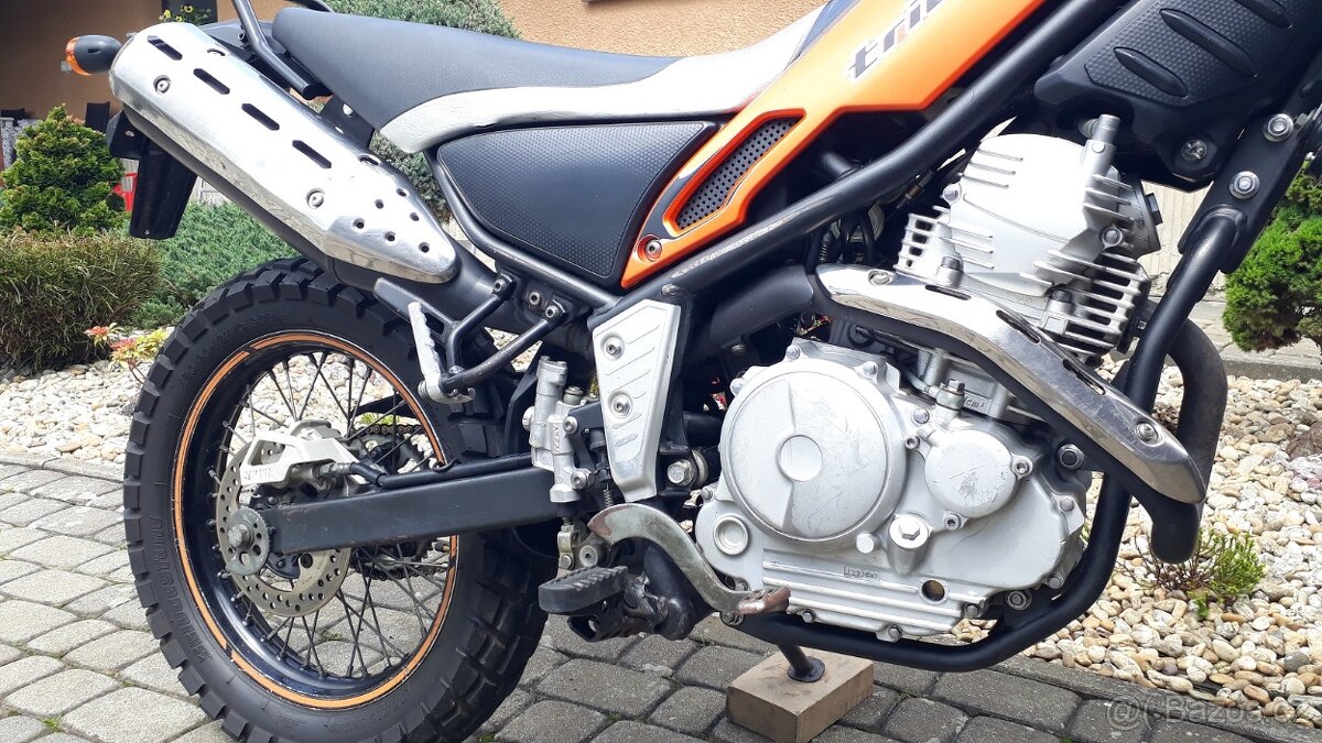 Yamaha XG 250 Tricker