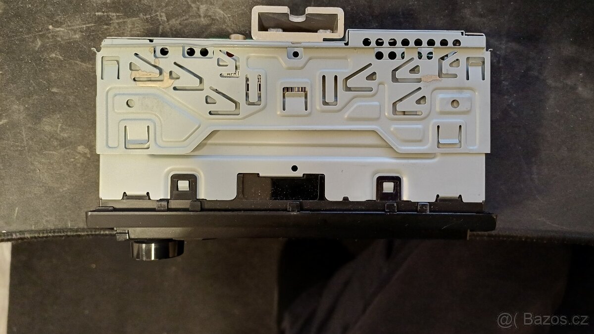 Pioneer MVH-S100UB - 4