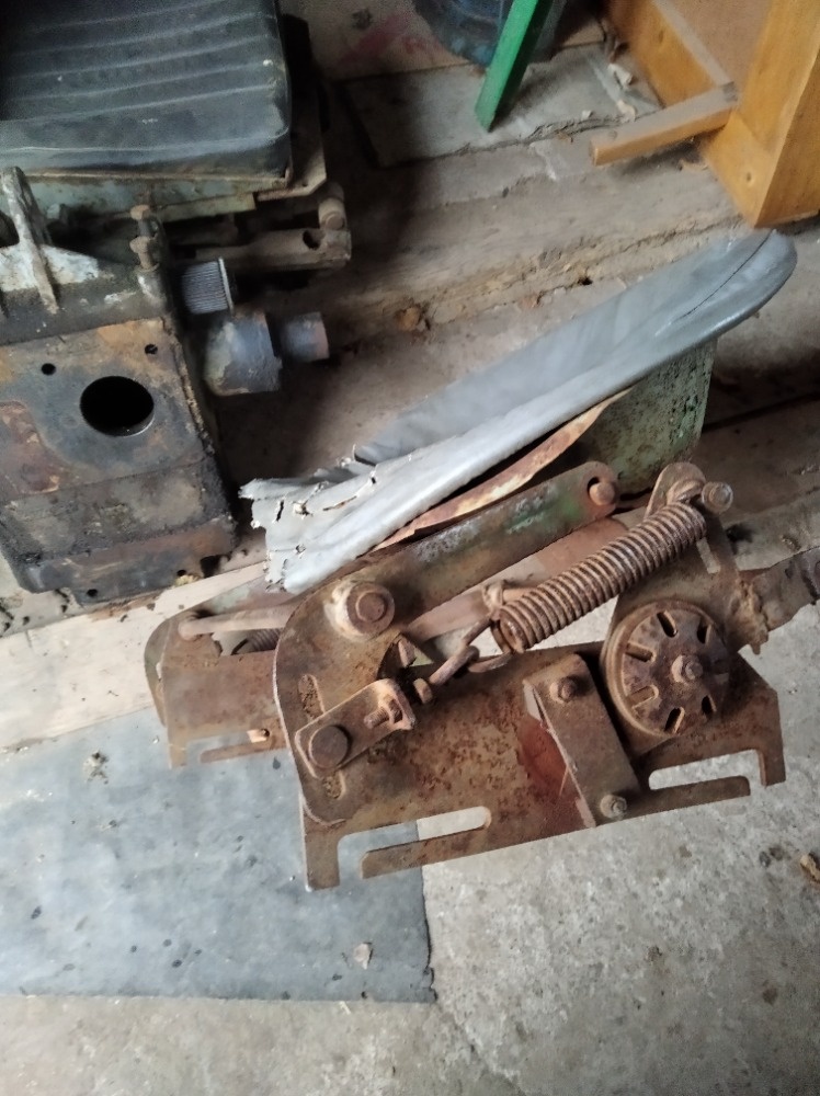 Prodám originál sedačku na ZETOR25- LAVOR-3500,- - 4