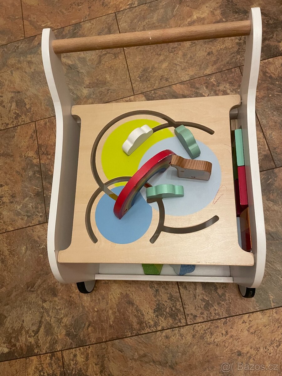 hračka dřevěné chodítko vozík - 4