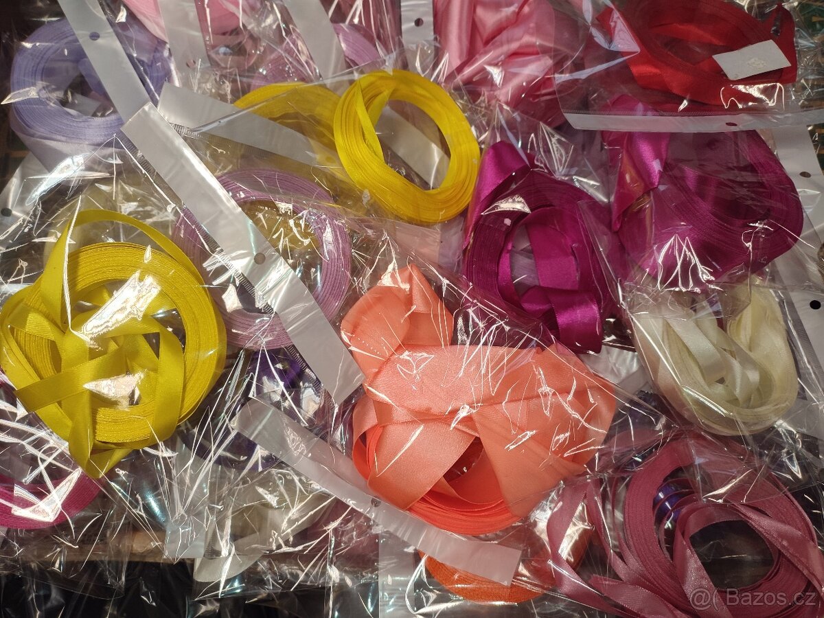 Stuhy, stužky, pentle široká škála barev - 4