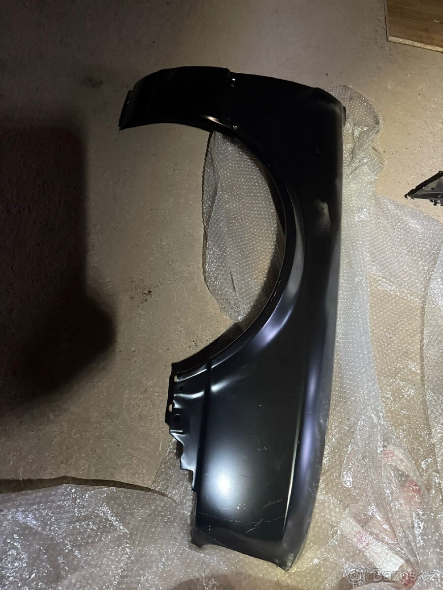 Pravy predni blatnik BMW E30 coupe - 4