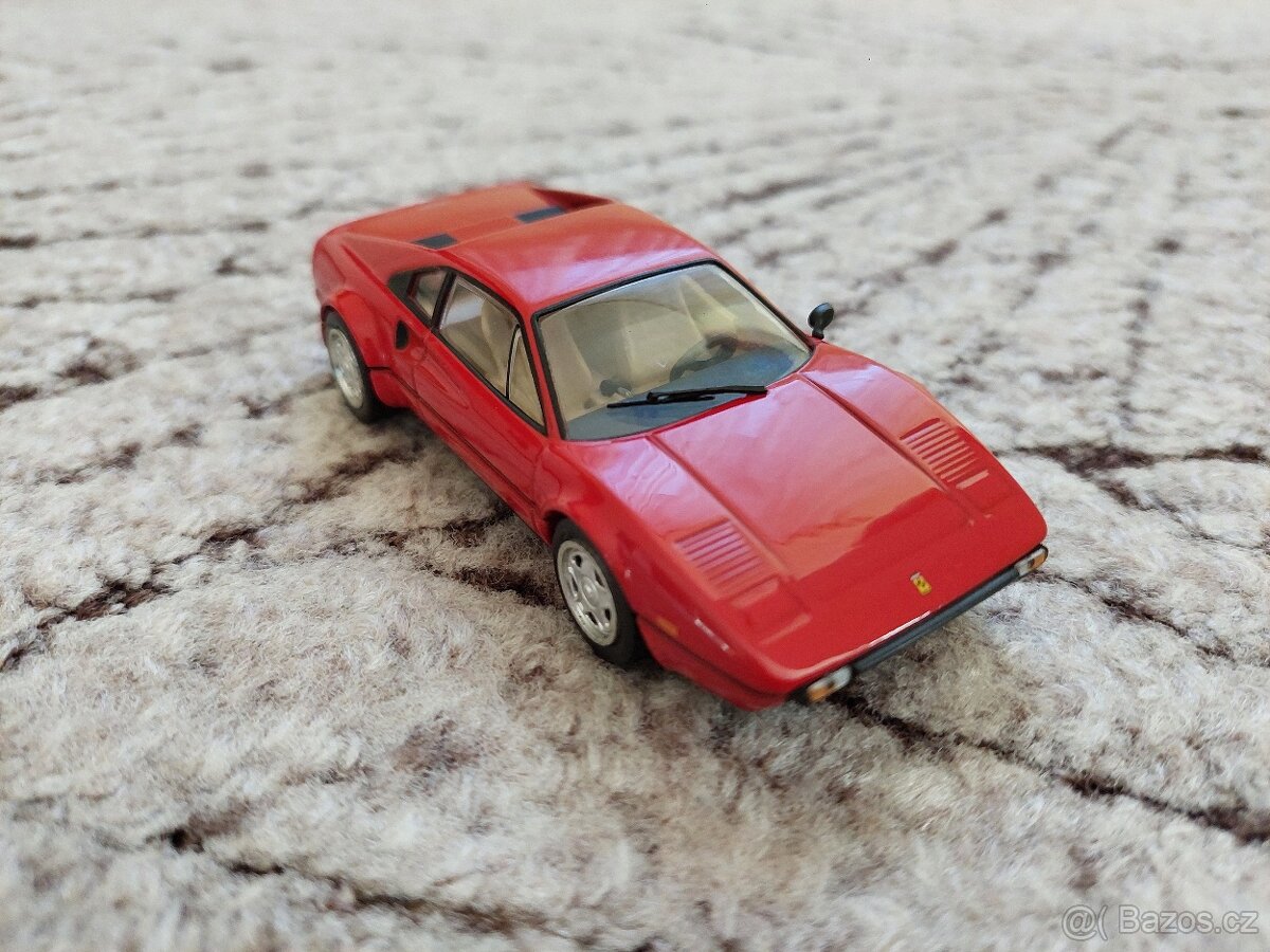 Ferrari 308 GTB 1:43 - IXO / Altaya - 4