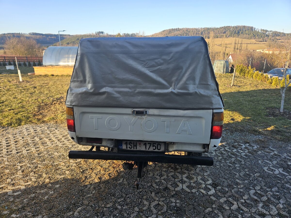 Toyota Hilux - 4