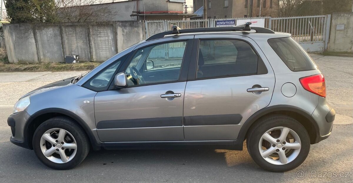 Suzuki SX4, 1.6 benzín - 4