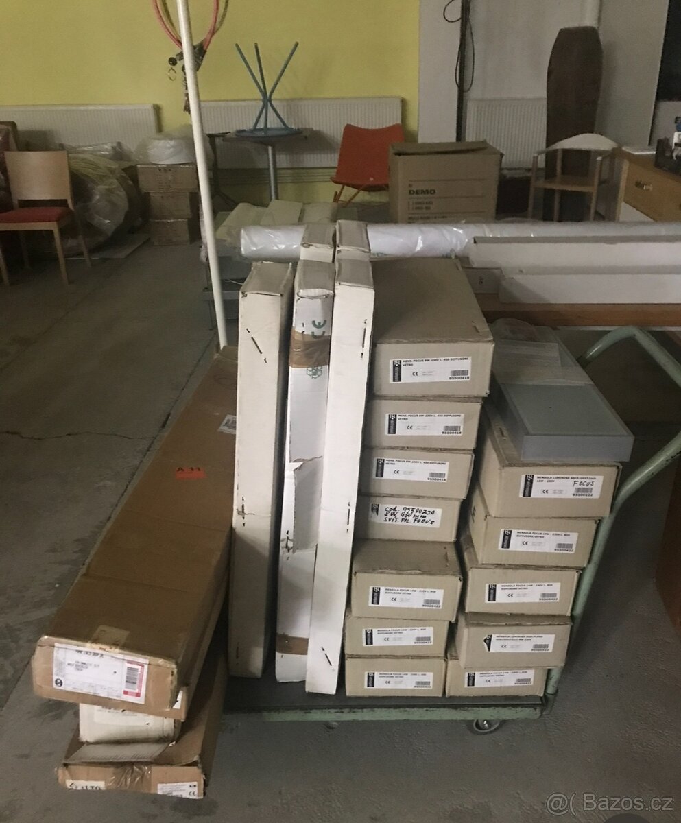 Svítící police. - 4