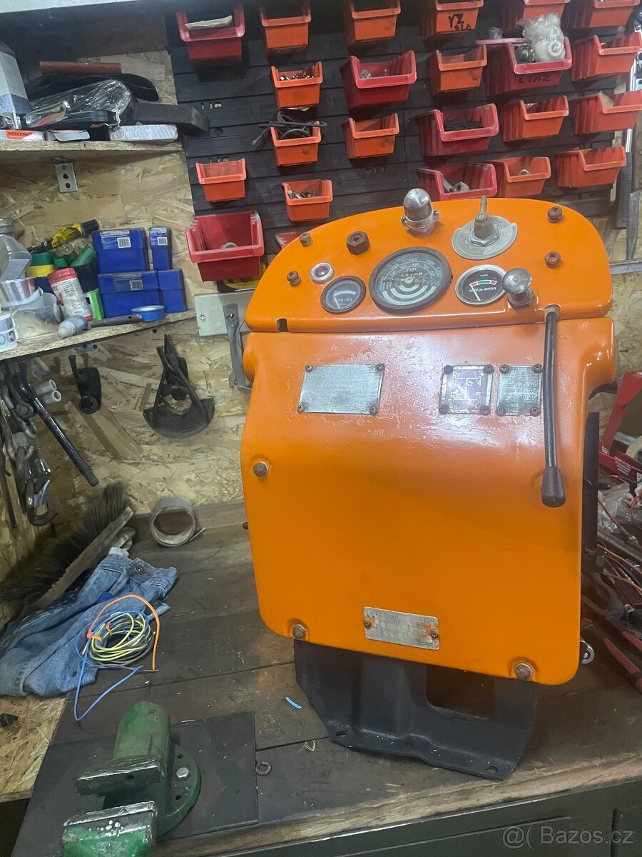 Pásový traktor Fiat - 4