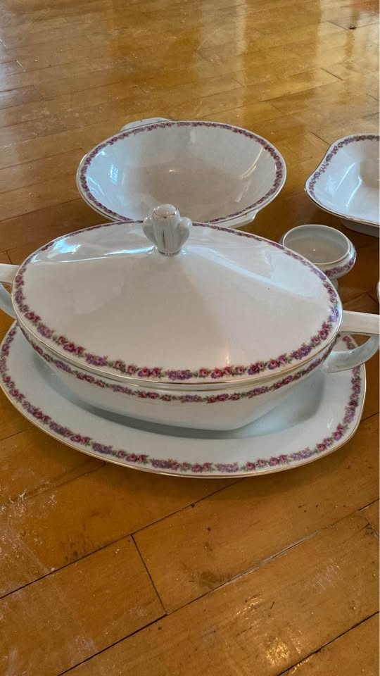 Sada porcelánového nádobí - 4