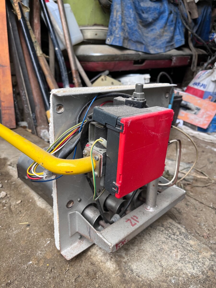 Prodám hořák na plynový kotel viadrus - 4