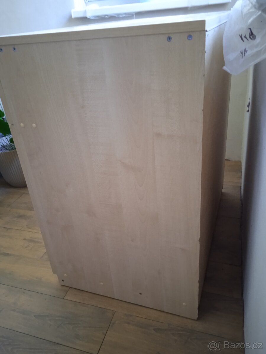 Přebalovací pult z masivu - 4