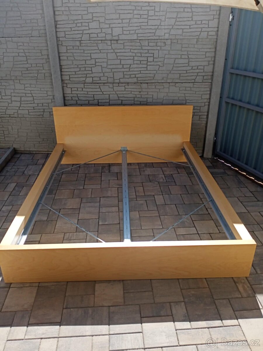 Prodám manželskou postel 160cm x 200cm - 4