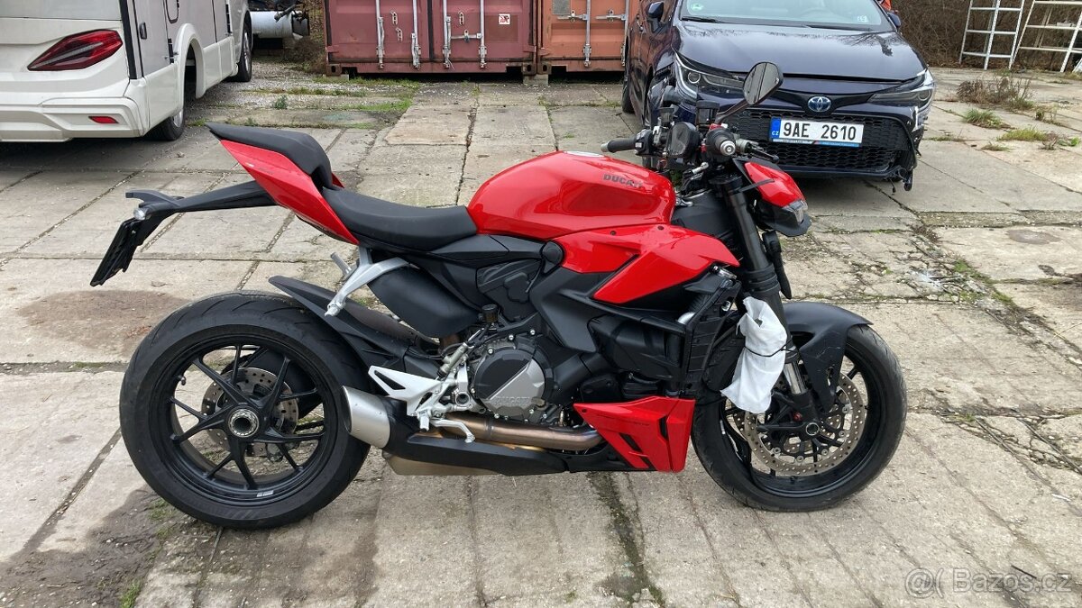 Ducati Streetfighter V2 - 4