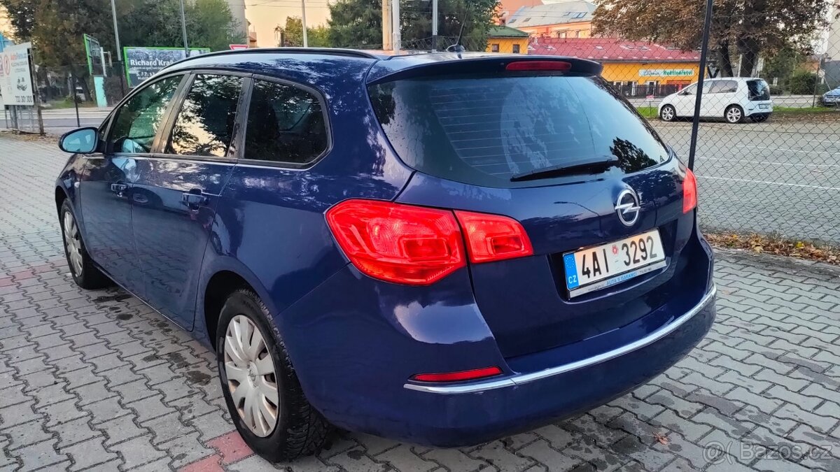 Opel Astra J sport tourer 2014 - 4