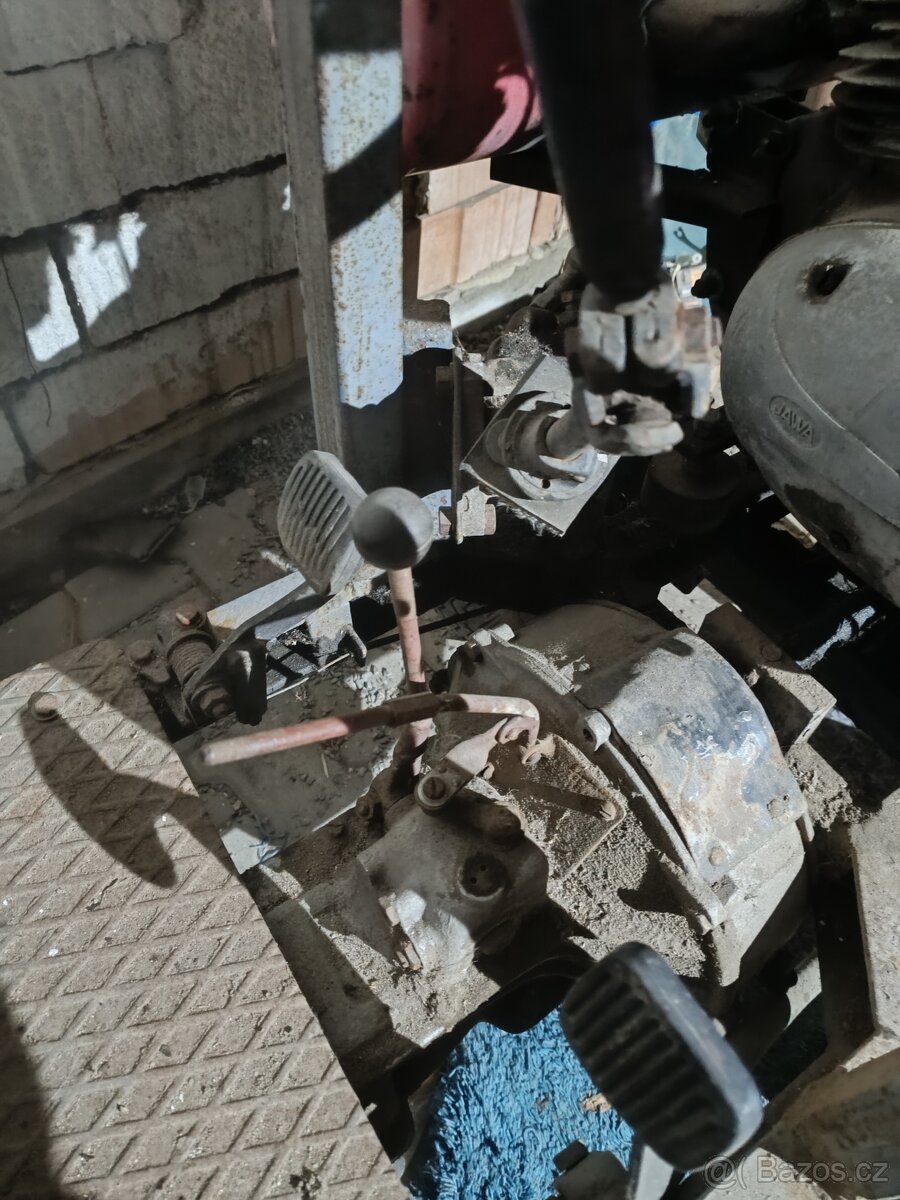 Prodám traktor domácí výroby motor Jawa - 4