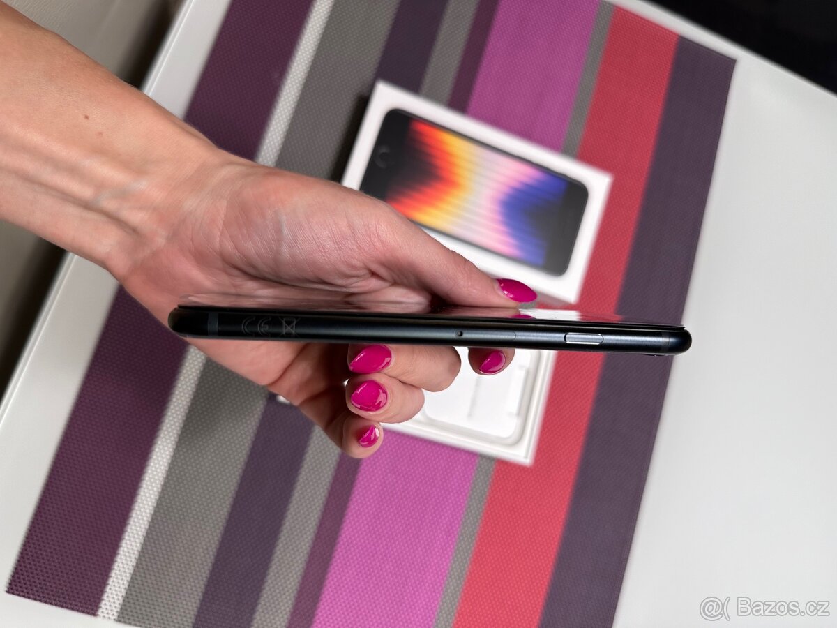 Novy iPhone SE 2022 Midnight 64GB - 4