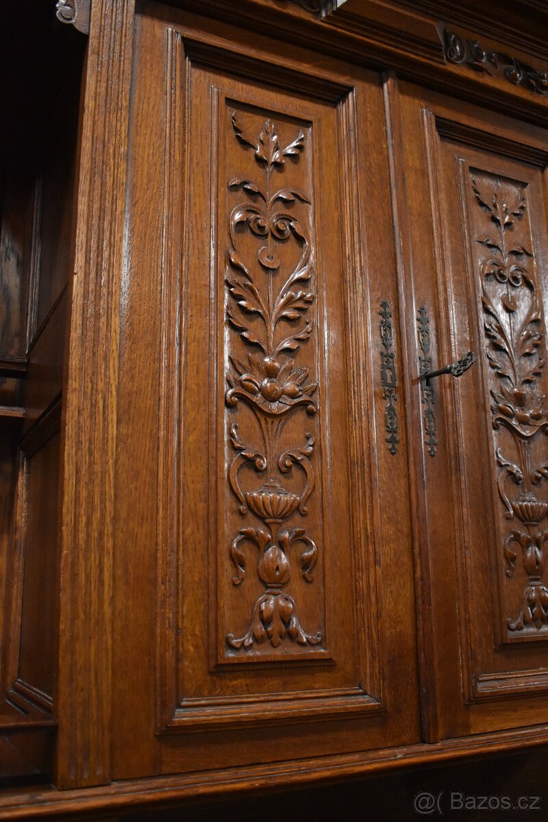 Starožitná vysoká vitrína - 4