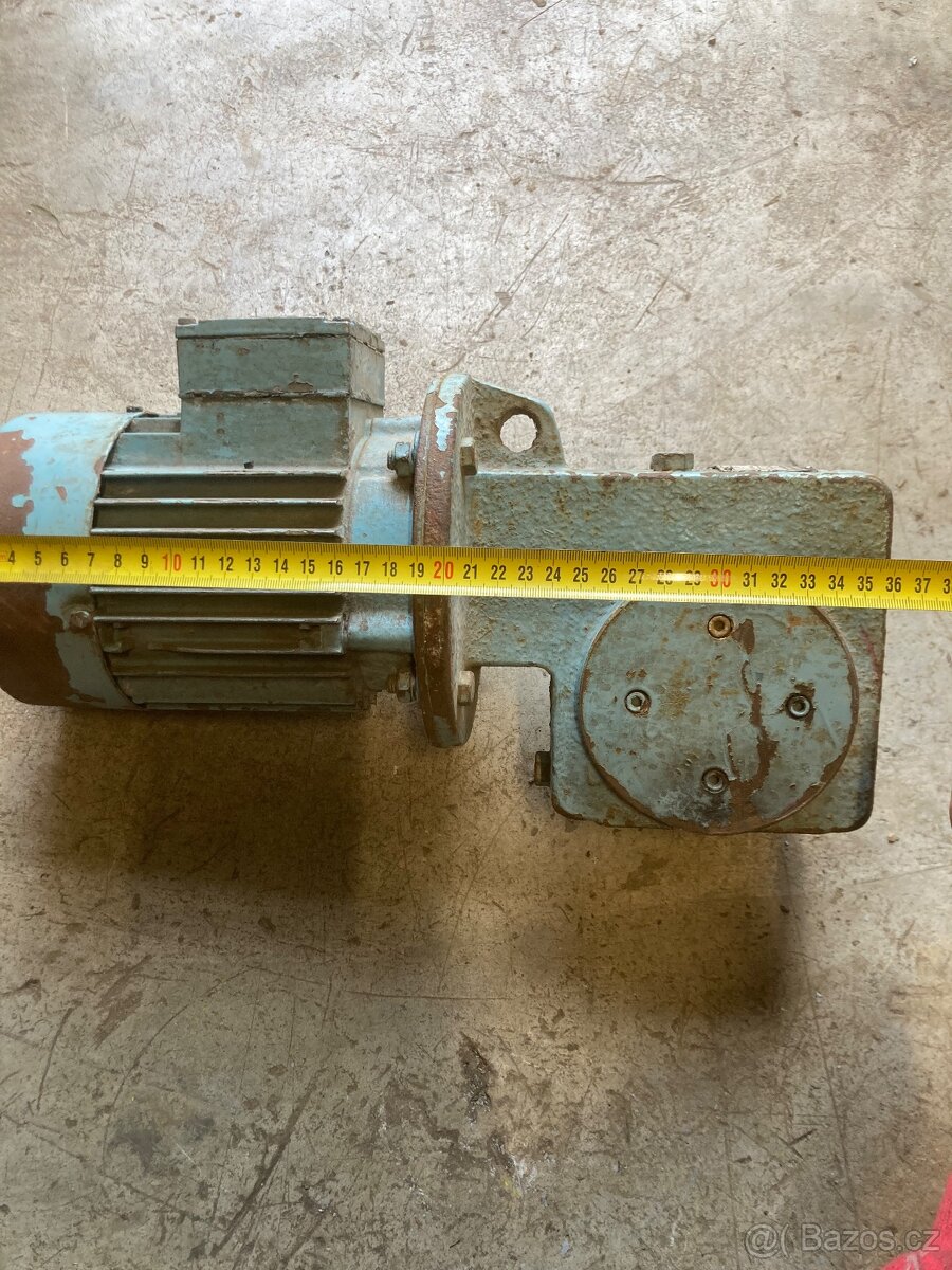 Elektromotor s převodovkou - 4