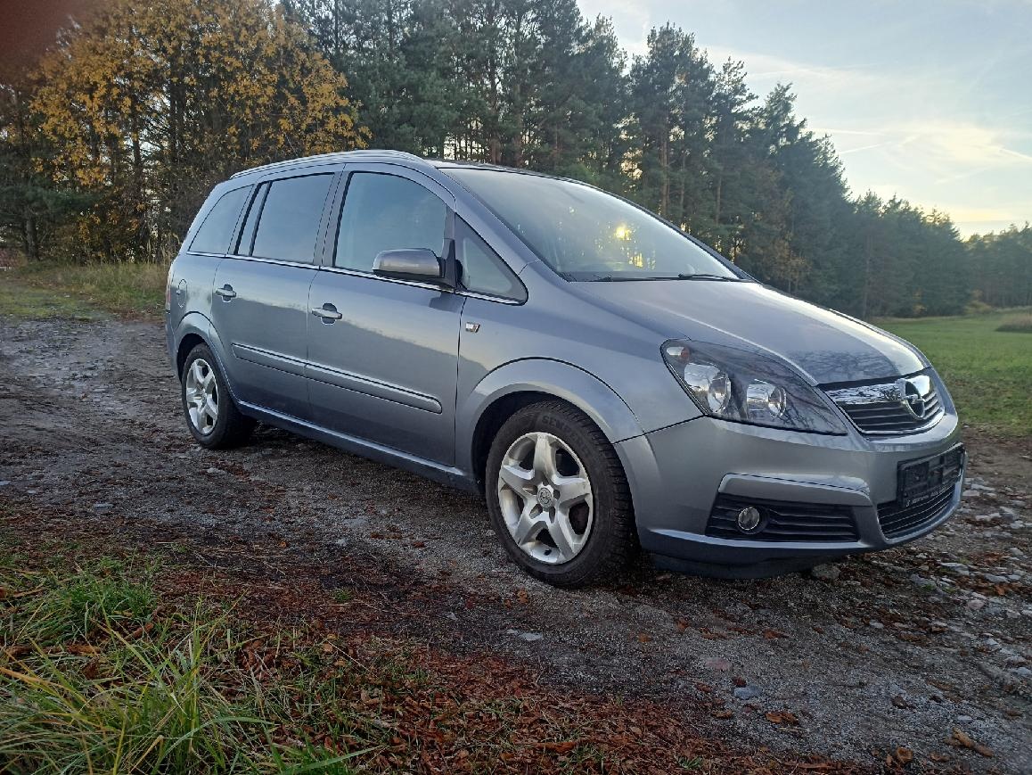Zafira B 1.8 benzín, r.v.2008, najeto 180 400 Km, 7 míst - 4