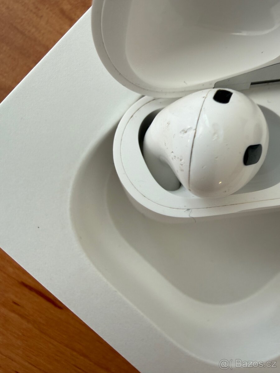 Apple AirPods Pro (2. generace) s MagSafe pouzdrem (USB-C) - - 4