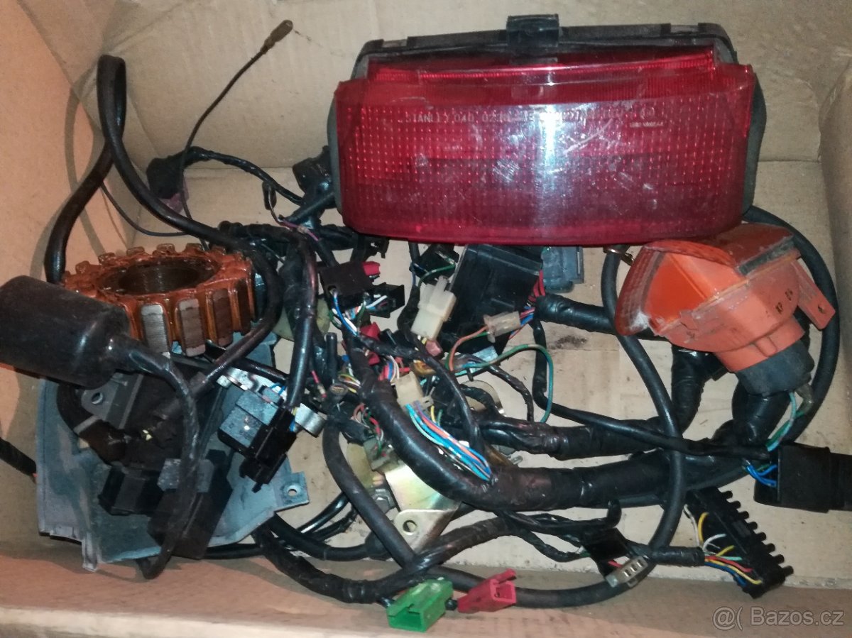 Nahradni dily na Hondu VFR - 4