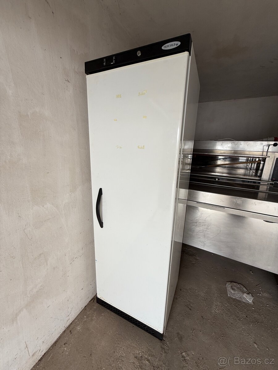 Chladicí skříň Tefcold UR400 - 4