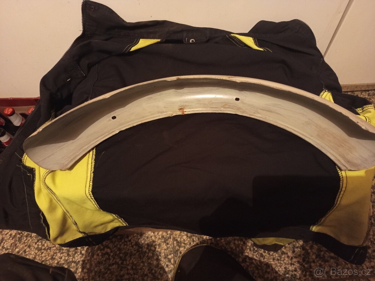 Blatník přední mustang - 4