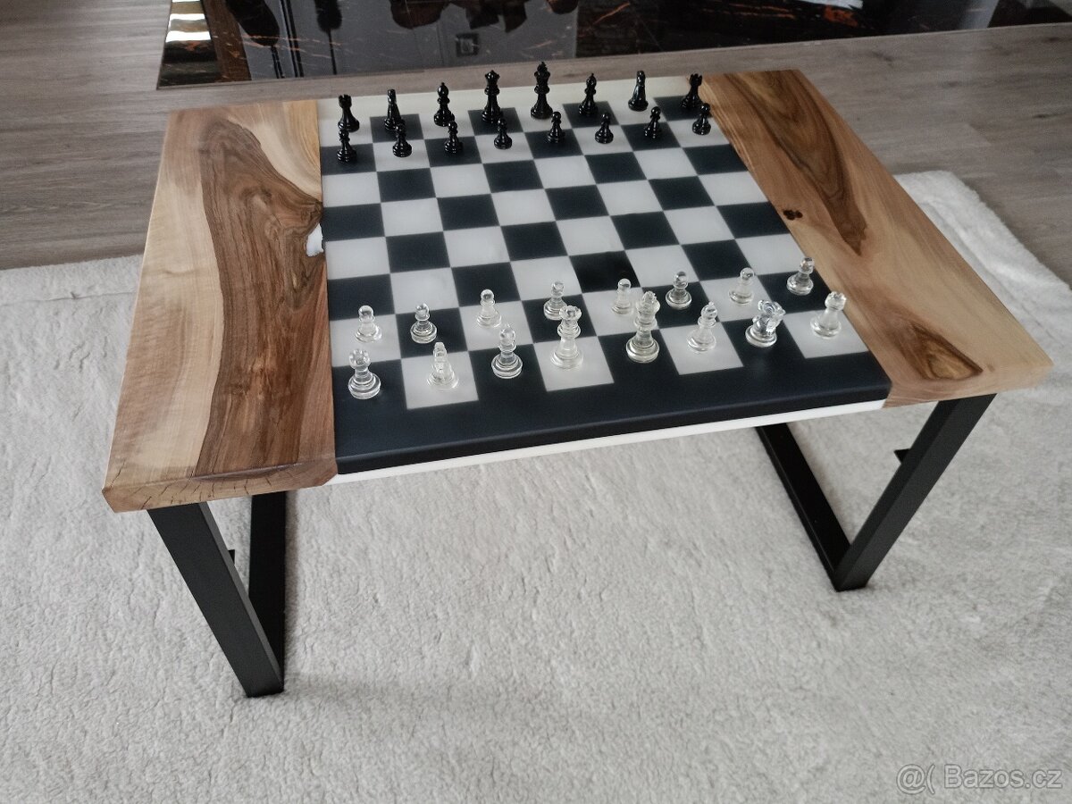 Šachový epoxidový stolek z ořechu + figurky - 4