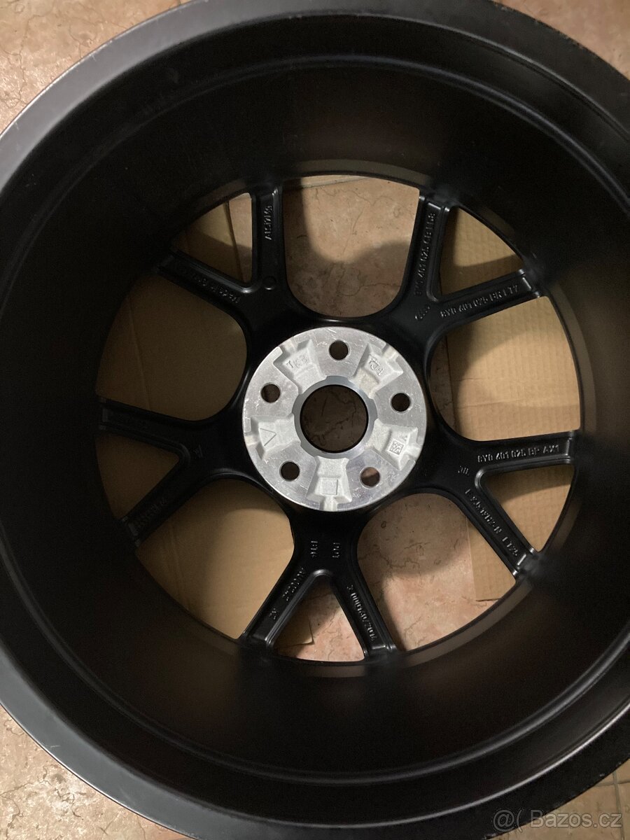 Originální nový disk AUDI RS3 8Y 9x19R - 4