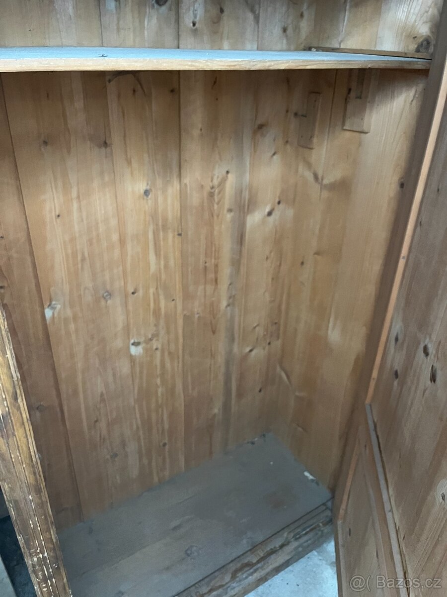 Starožitná skříň - 4