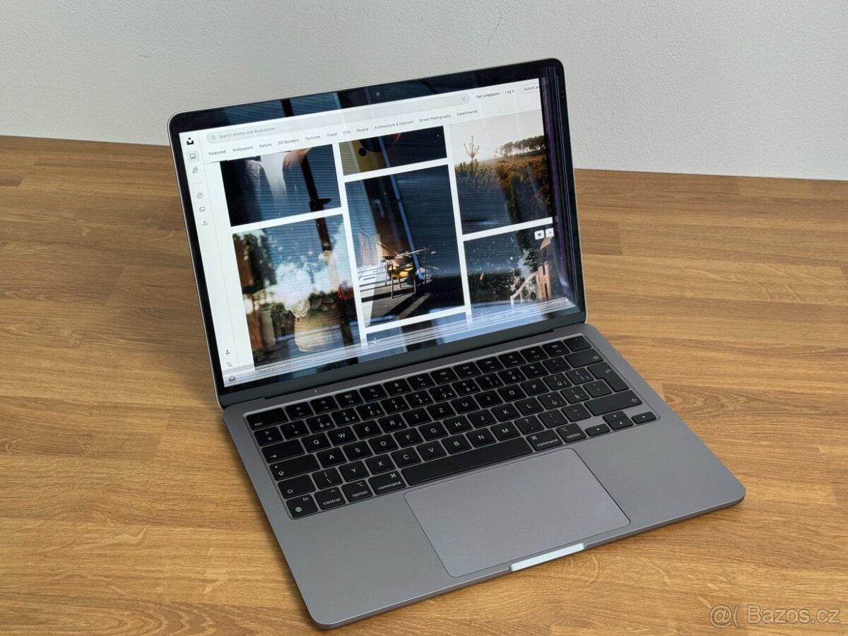 Apple MacBook Air M2 / 8GB / 512GB / Space Grey - pruhy LCD - 4