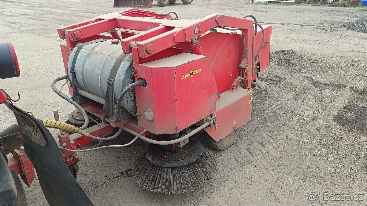 Zametací stroj tažený - 4