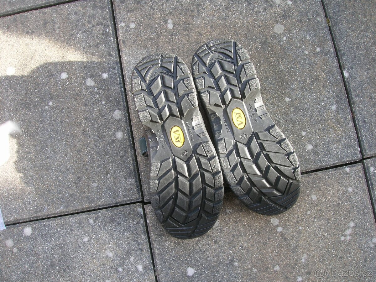 NOVÁ PRACOVNÍ OBUV - 4