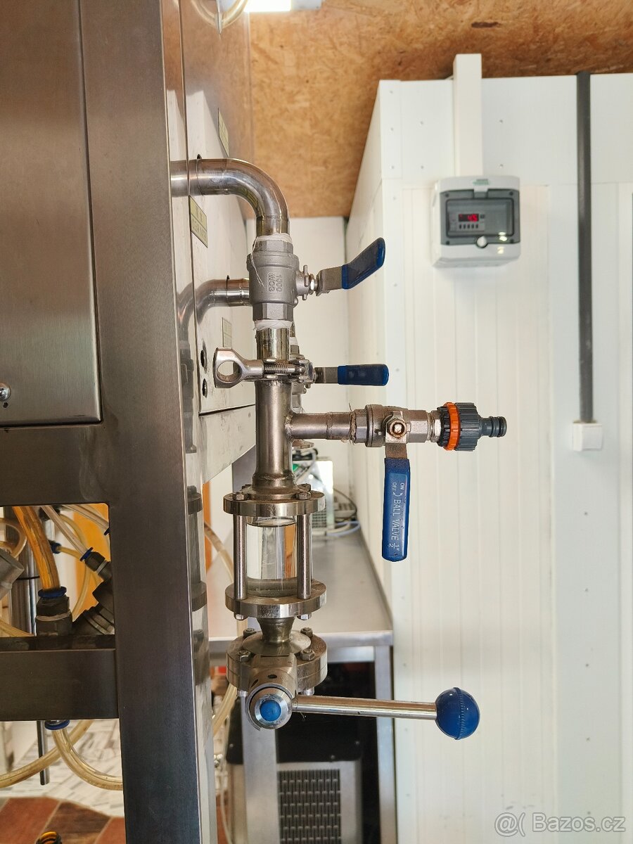 Poloautomatická stáčecí a zátkovací linka na lahve - 4