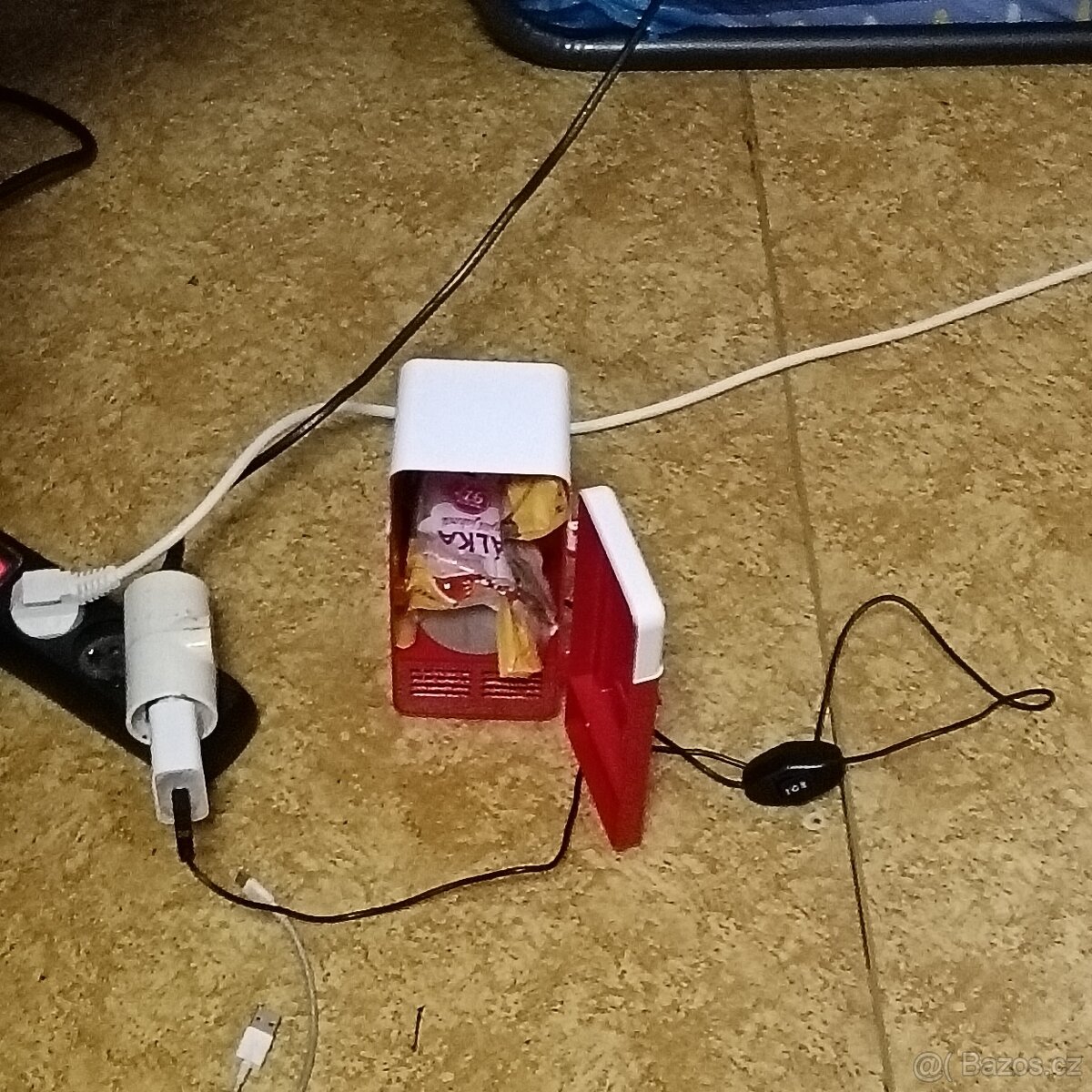 Malá lednice na jeden parfem - 4