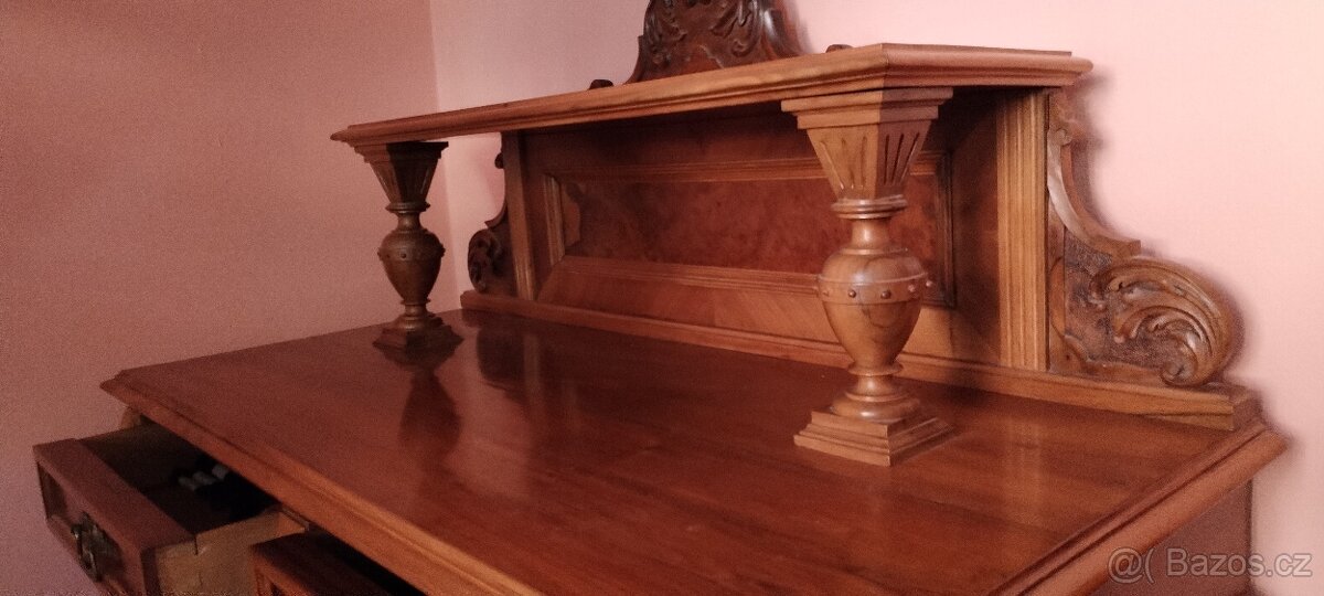 Krásná starožitná skříňka Vertigo - 4