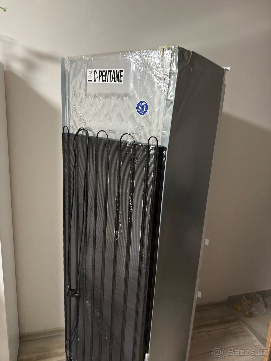 Kombinovaná lednice Whirlpool ART 6611, 195L+80L - 4