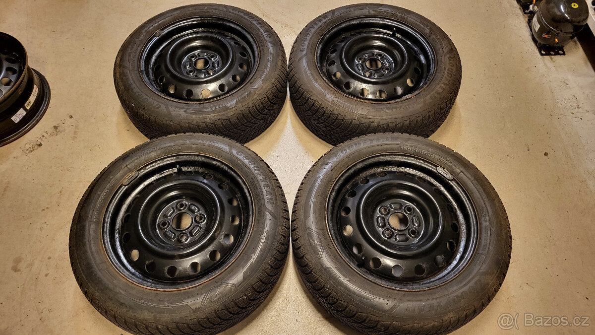 Téměř NOVÁ zimní kola GoodYear 15" 4x100 Corolla E12 TOP - 4