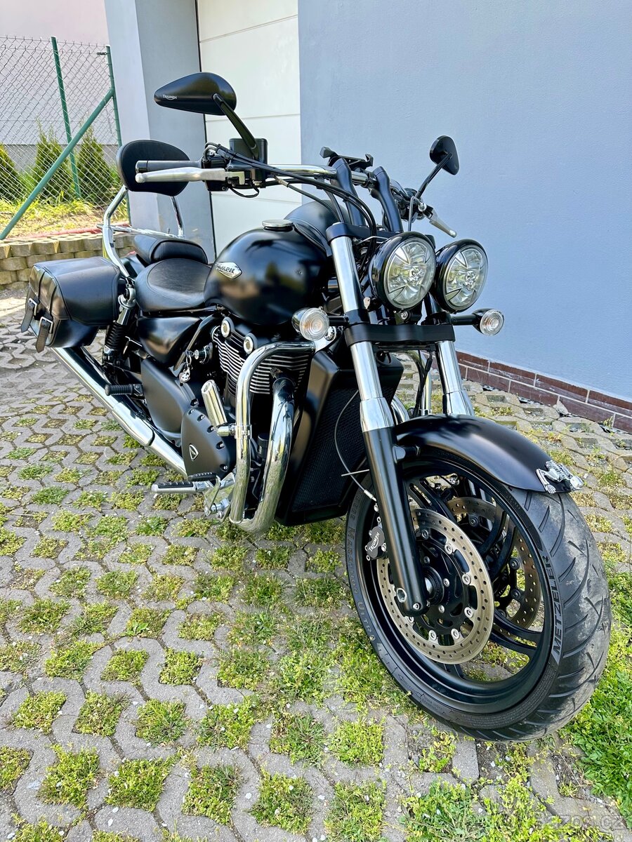 Triumph Thunderbird storm - 4
