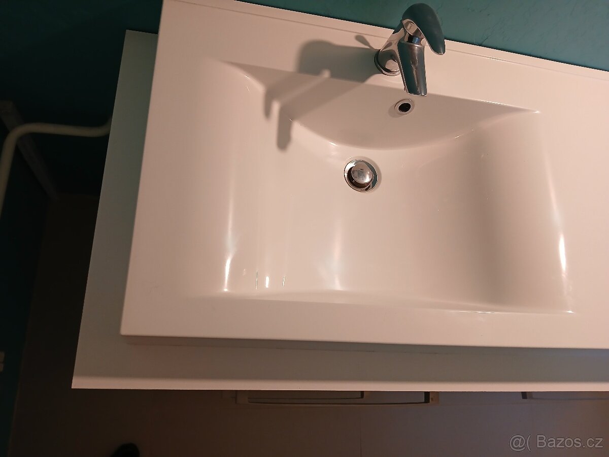 Umyvadlová skříň - 4