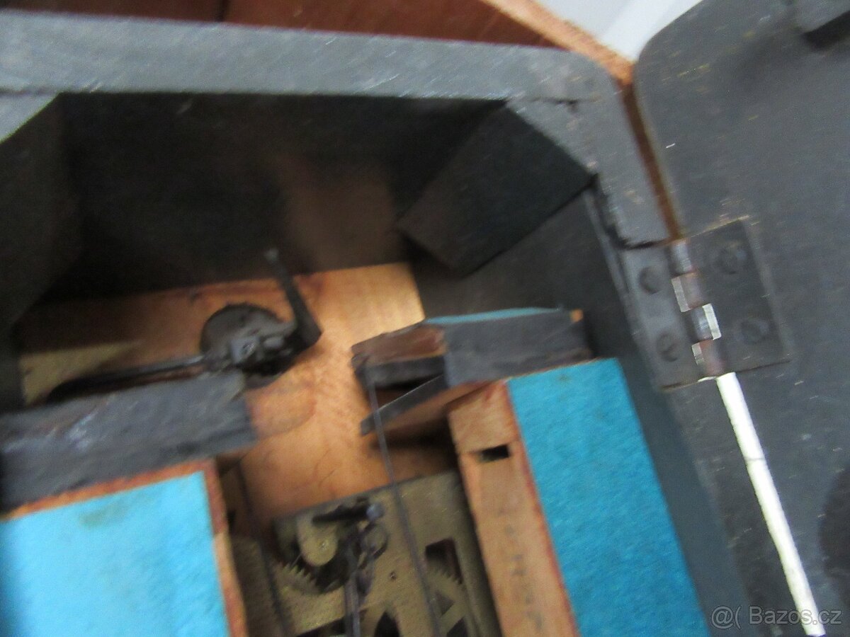 Nabízím staré dřevěné kukačky. Chybí zaváží ,kyvadlo, kousek - 4