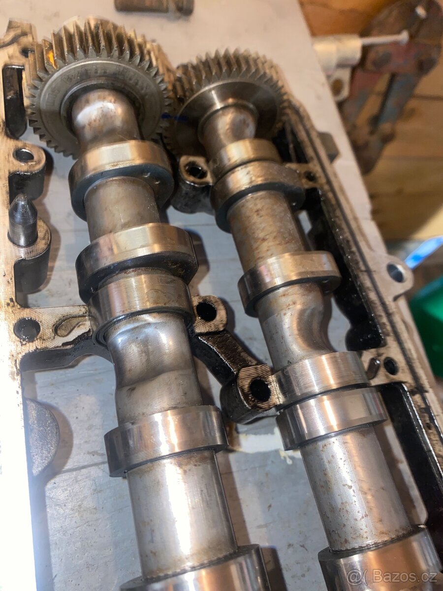 Vačkové hřídele Audi a6 c6 3.0 tdi ASB - 4