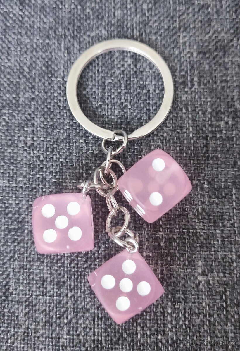 Různé nové klíčenky . - 4