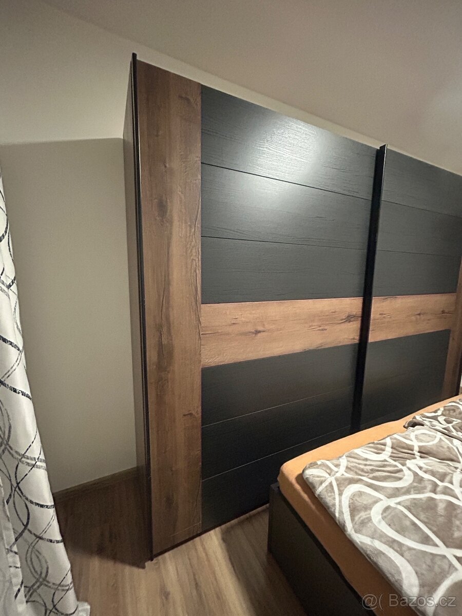 Šatní skříň - 4