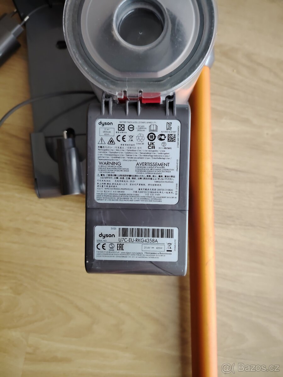 Tyčový vysavač Dyson V8 Absolute - 4